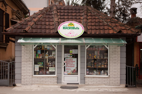 Makrobela